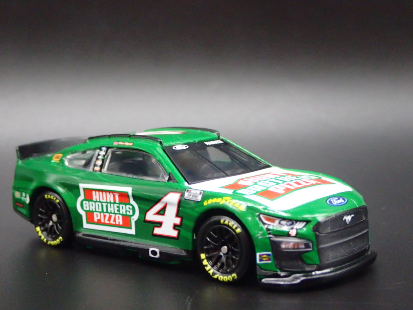 2022 MUSTANG #4 KEVIN HARVICK HUNT BROTHERS PIZZA NASCAR 1:64 DIECAST MODEL CAR