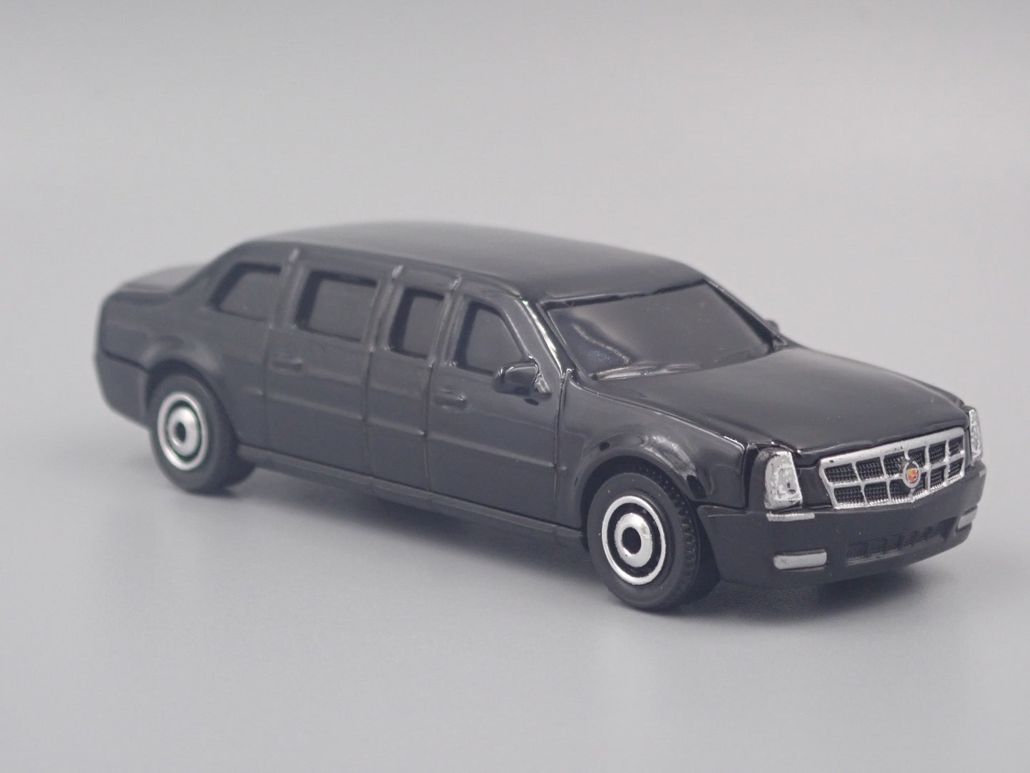 CADILLAC ONE PRESIDENTIAL LIMOUSINE RARE  1:64 COLLECTIBLE DIECAST MODEL CAR