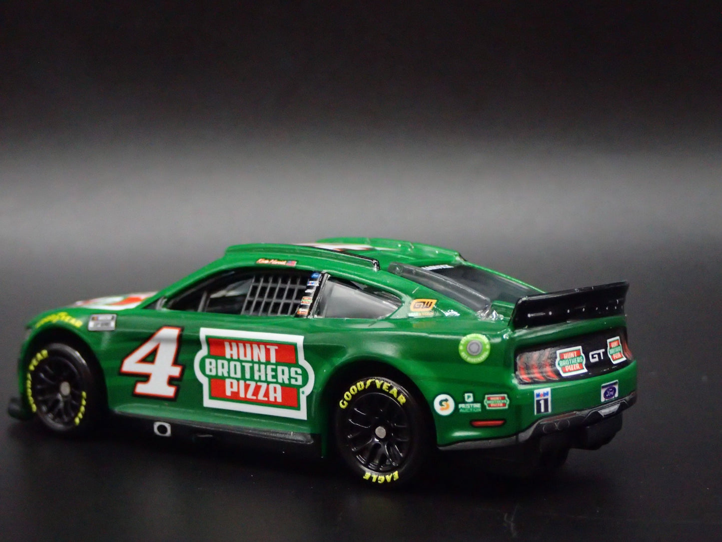 2022 MUSTANG #4 KEVIN HARVICK HUNT BROTHERS PIZZA NASCAR 1:64 DIECAST MODEL CAR