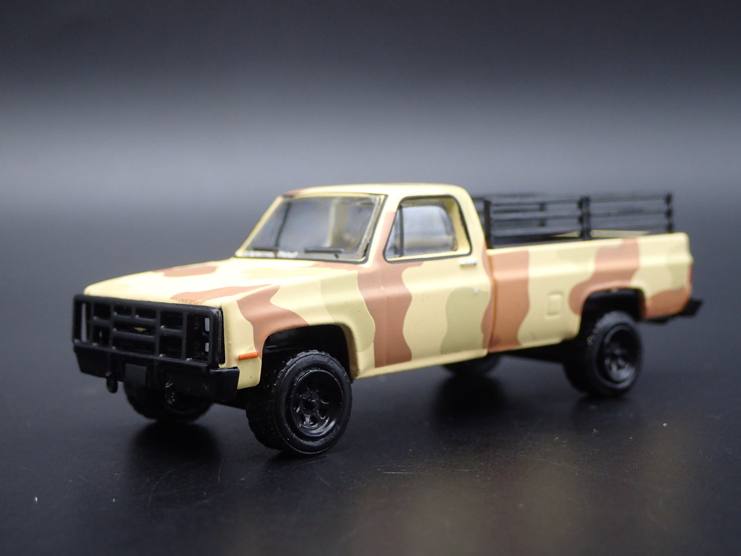 1987 87 CHEVY CHEVROLET TRUCK M1008 CUCV SQUAREBODY 1:64 SCALE DIECAST MODEL CAR