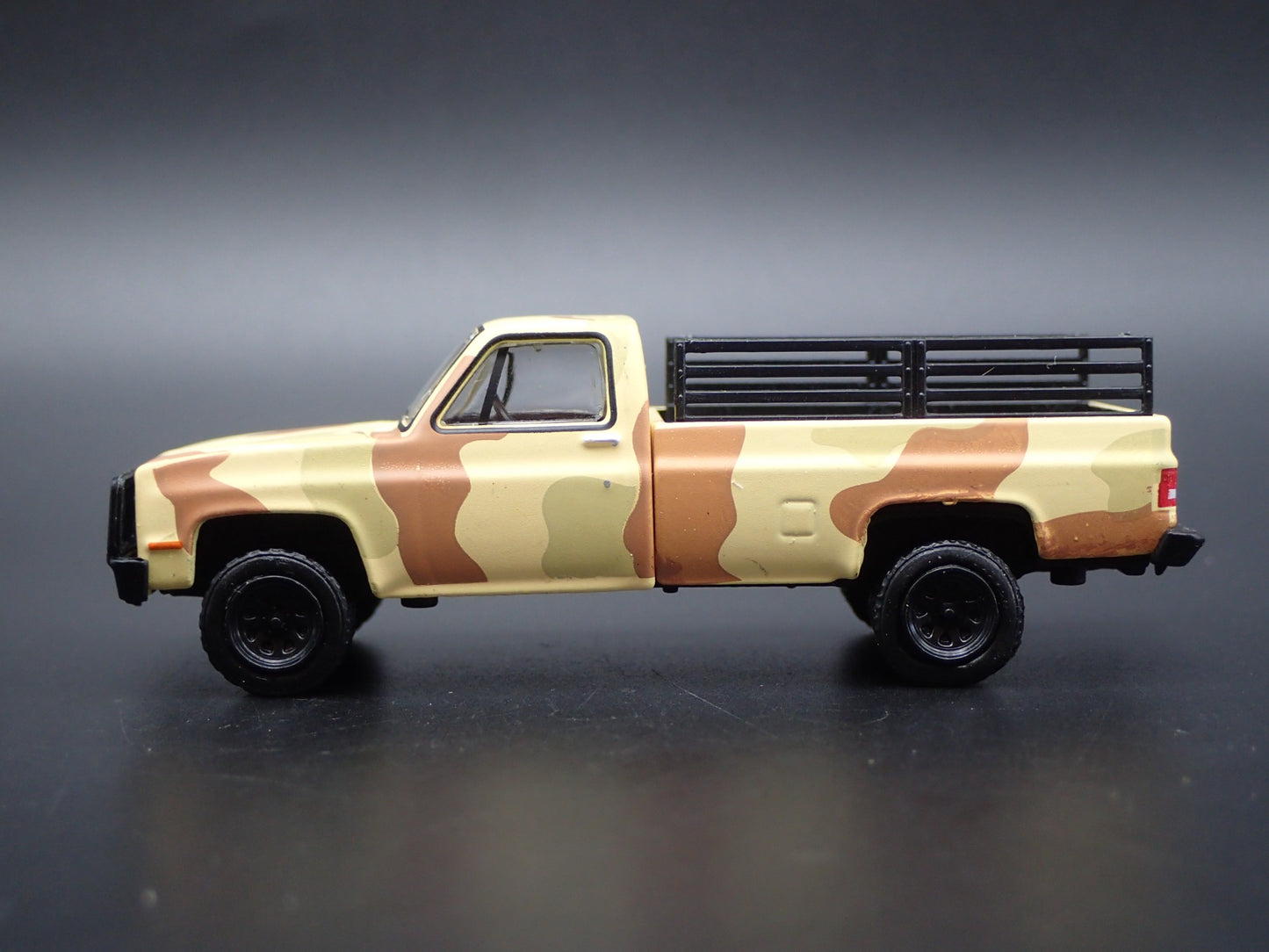 1987 87 CHEVY CHEVROLET TRUCK M1008 CUCV SQUAREBODY 1:64 SCALE DIECAST MODEL CAR