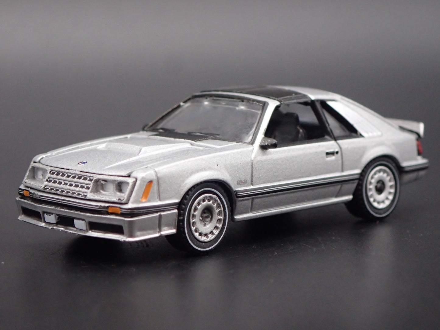 1982 82 FORD MUSTANG GT FOX BODY SILVER 1:64 SCALE COLLECTIBLE DIECAST MODEL CAR