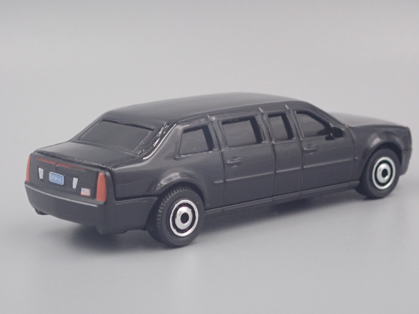 CADILLAC ONE PRESIDENTIAL LIMOUSINE RARE  1:64 COLLECTIBLE DIECAST MODEL CAR