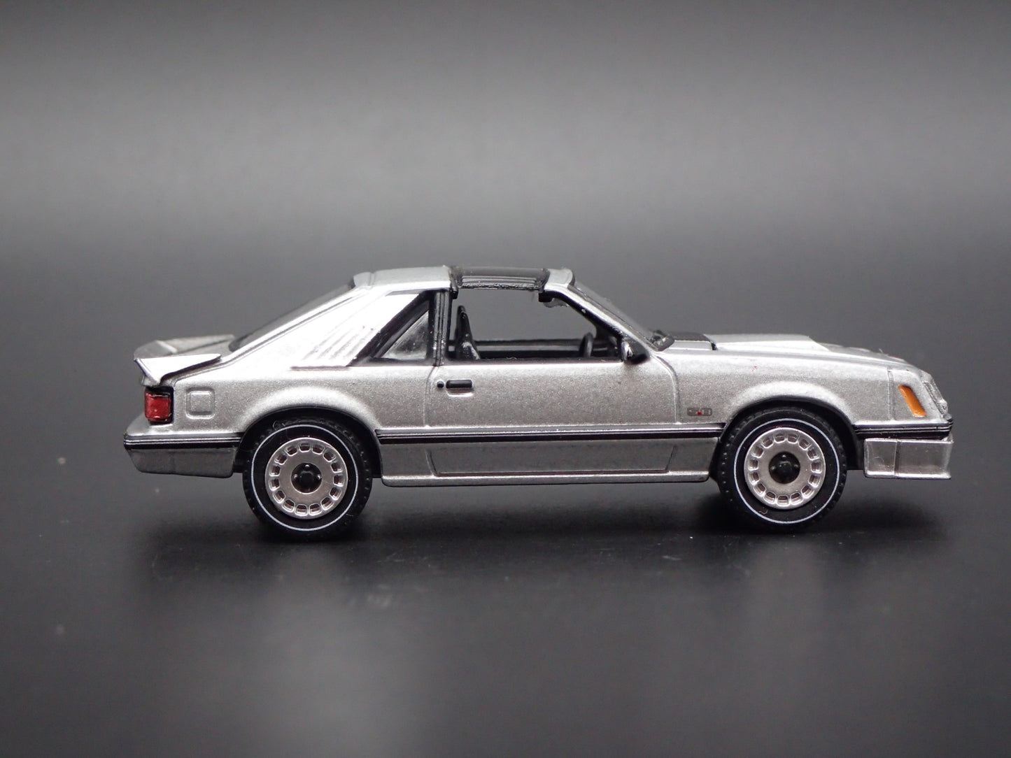 1982 82 FORD MUSTANG GT FOX BODY SILVER 1:64 SCALE COLLECTIBLE DIECAST MODEL CAR