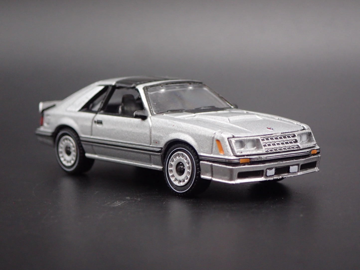1982 82 FORD MUSTANG GT FOX BODY SILVER 1:64 SCALE COLLECTIBLE DIECAST MODEL CAR