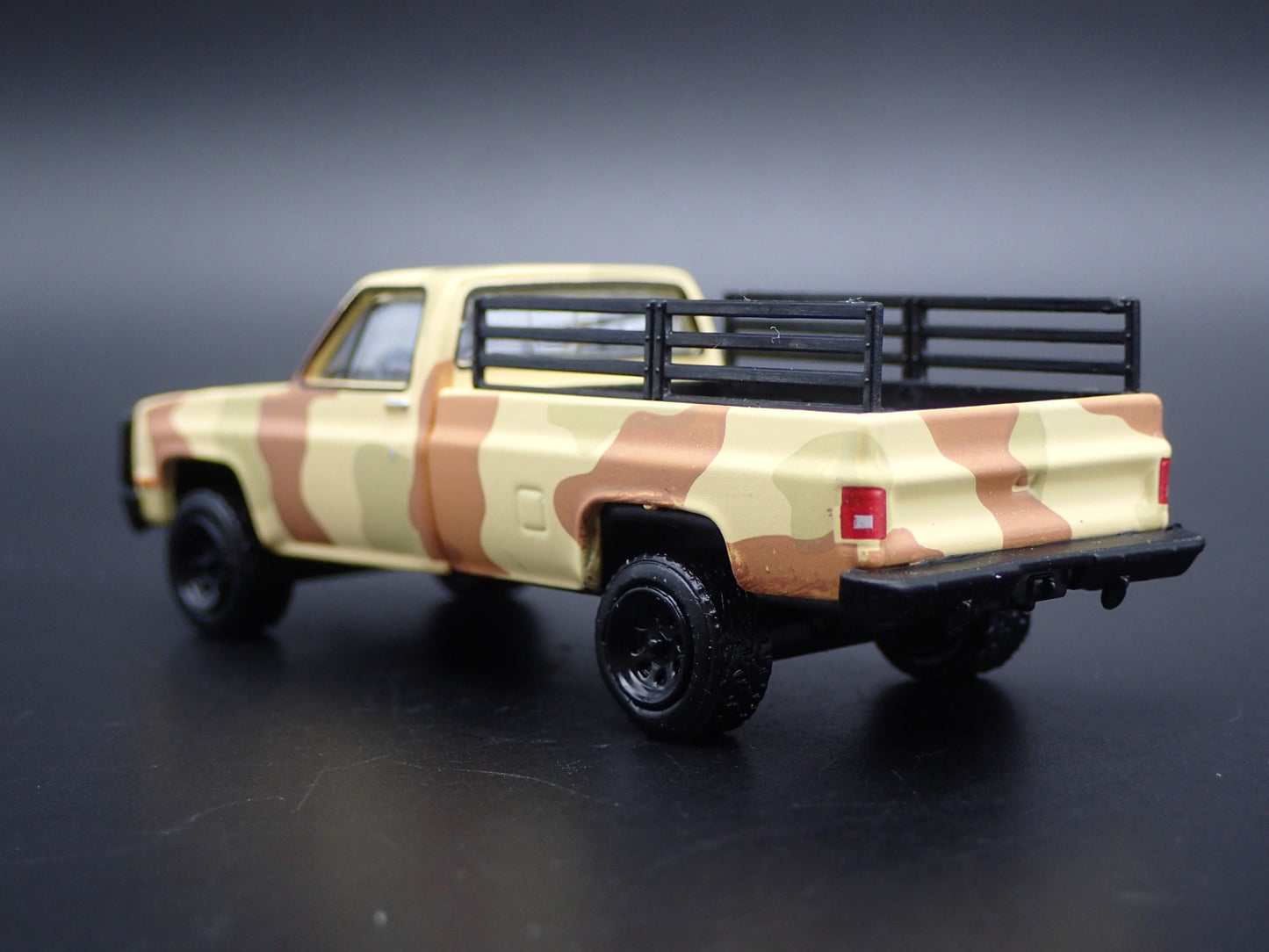 1987 87 CHEVY CHEVROLET TRUCK M1008 CUCV SQUAREBODY 1:64 SCALE DIECAST MODEL CAR