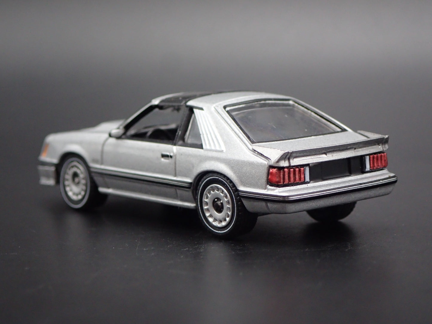 1982 82 FORD MUSTANG GT FOX BODY SILVER 1:64 SCALE COLLECTIBLE DIECAST MODEL CAR