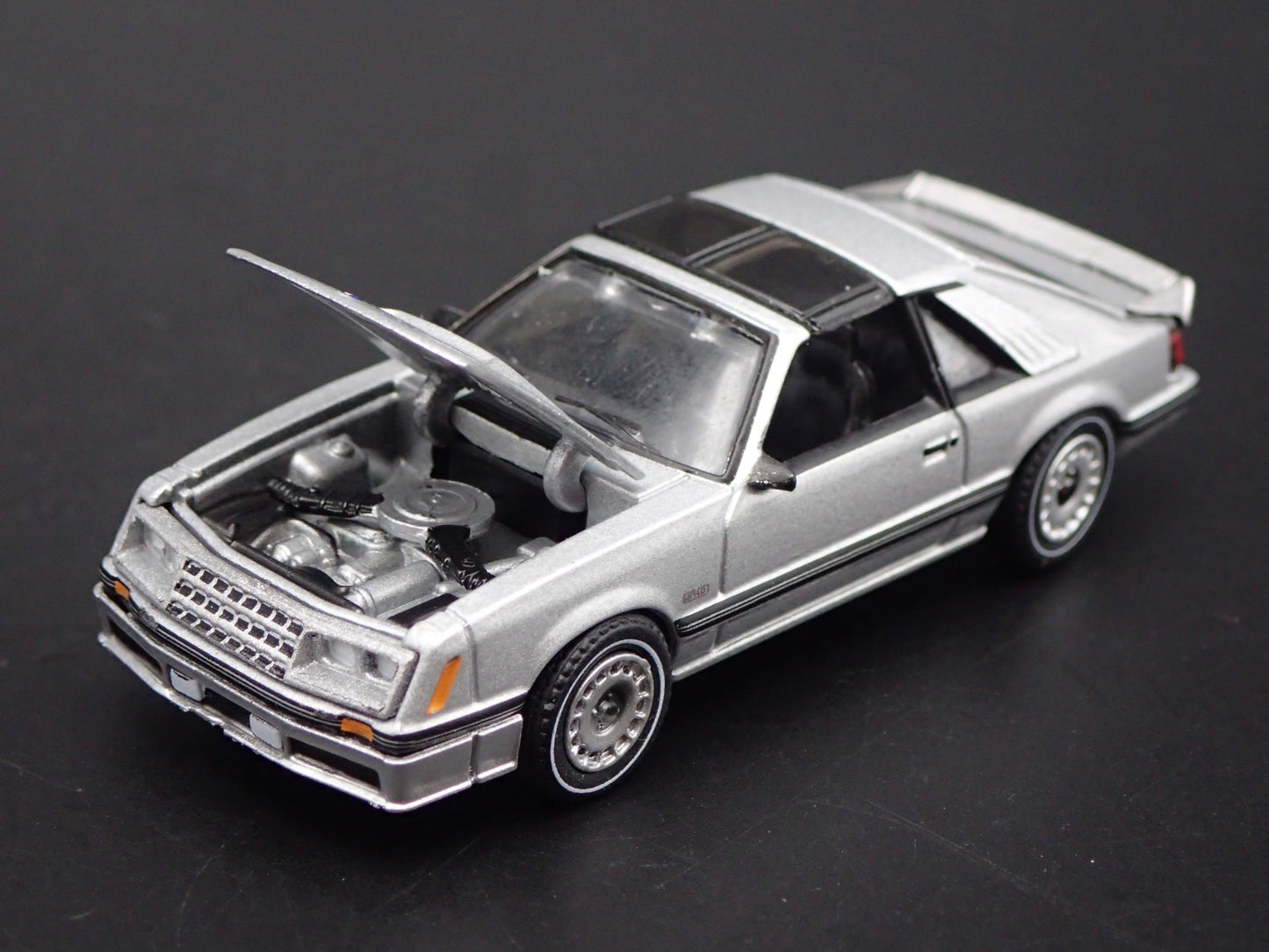 1982 82 FORD MUSTANG GT FOX BODY SILVER 1:64 SCALE COLLECTIBLE DIECAST MODEL CAR