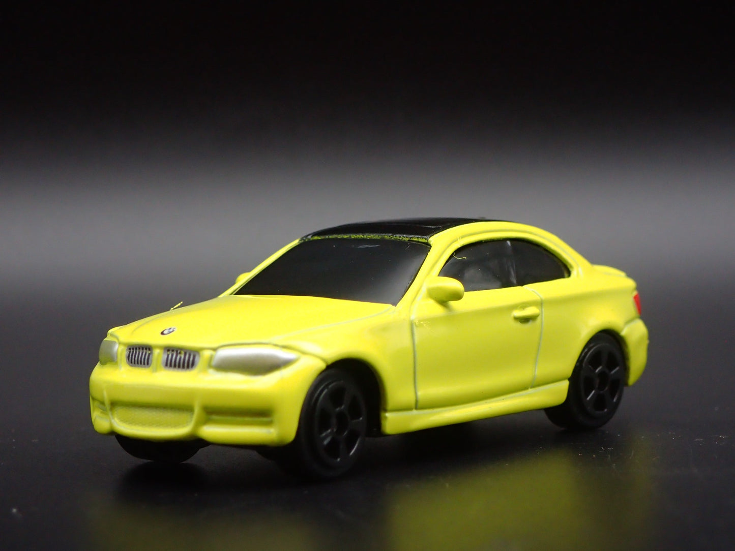 2004- 2010 BMW 1 COUPE E82 LIME 1:64 SCALE COLLECTIBLE DIORAMA DIECAST MODEL CAR