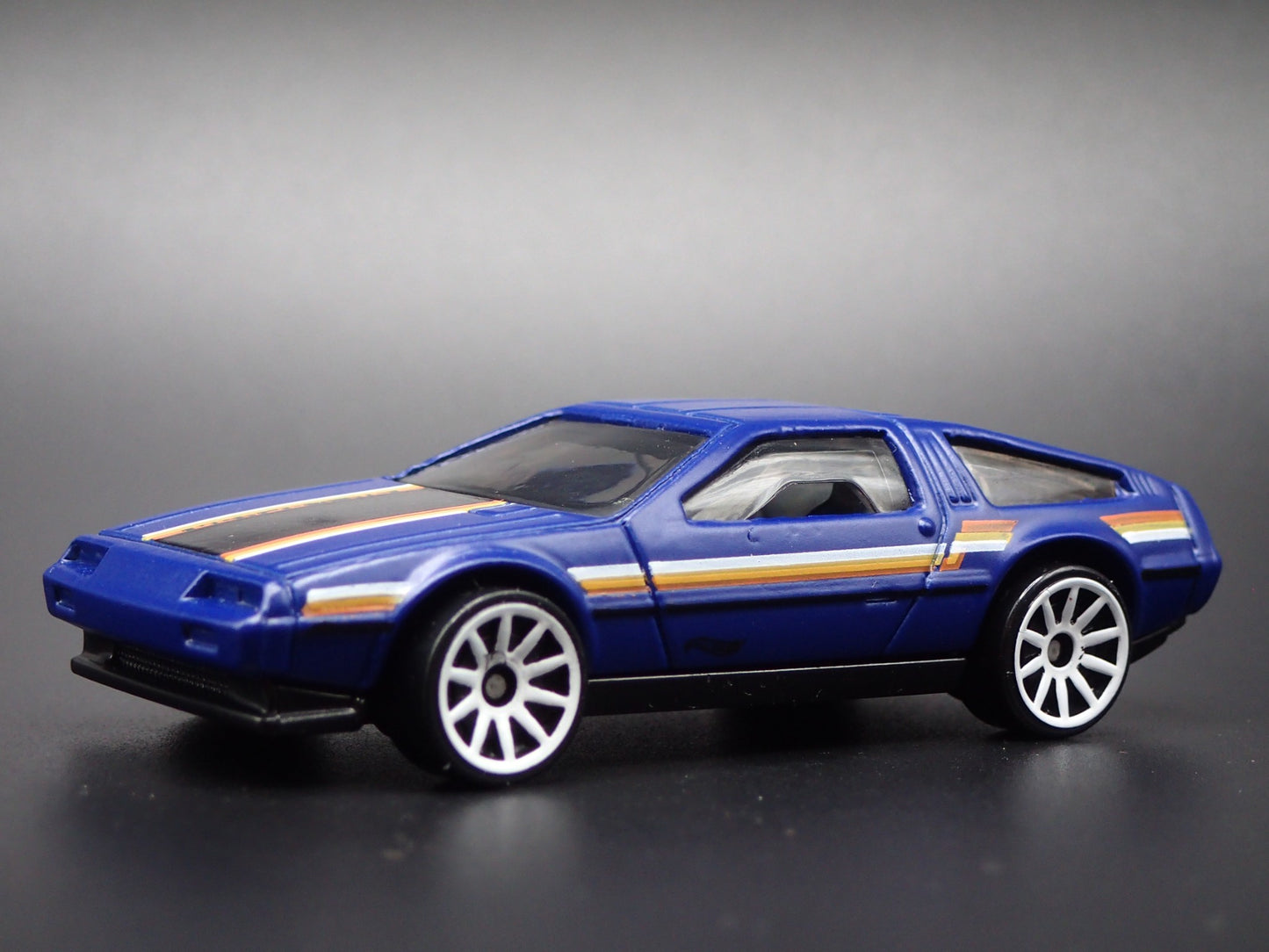 1981-1983 DMC DELOREAN BLUE 1:64 SCALE COLLECTIBLE DIORAMA DIECAST MODEL CAR