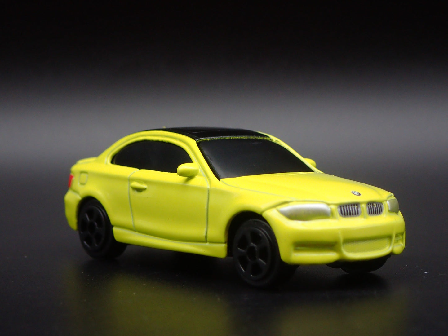 2004- 2010 BMW 1 COUPE E82 LIME 1:64 SCALE COLLECTIBLE DIORAMA DIECAST MODEL CAR