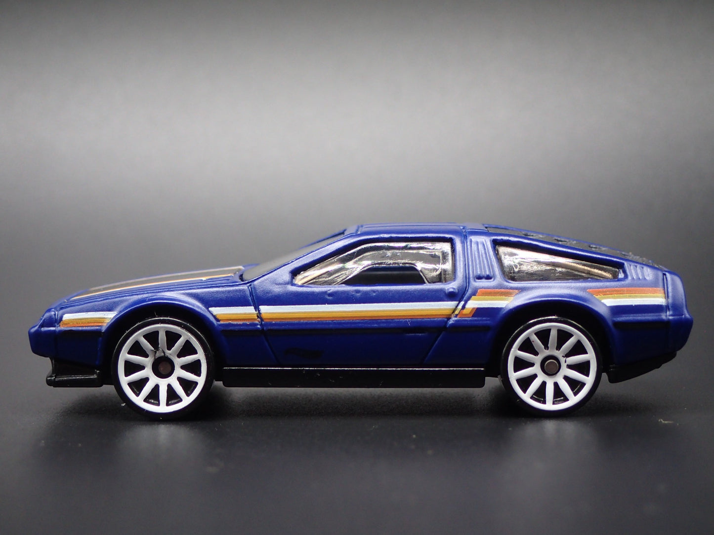 1981-1983 DMC DELOREAN BLUE 1:64 SCALE COLLECTIBLE DIORAMA DIECAST MODEL CAR