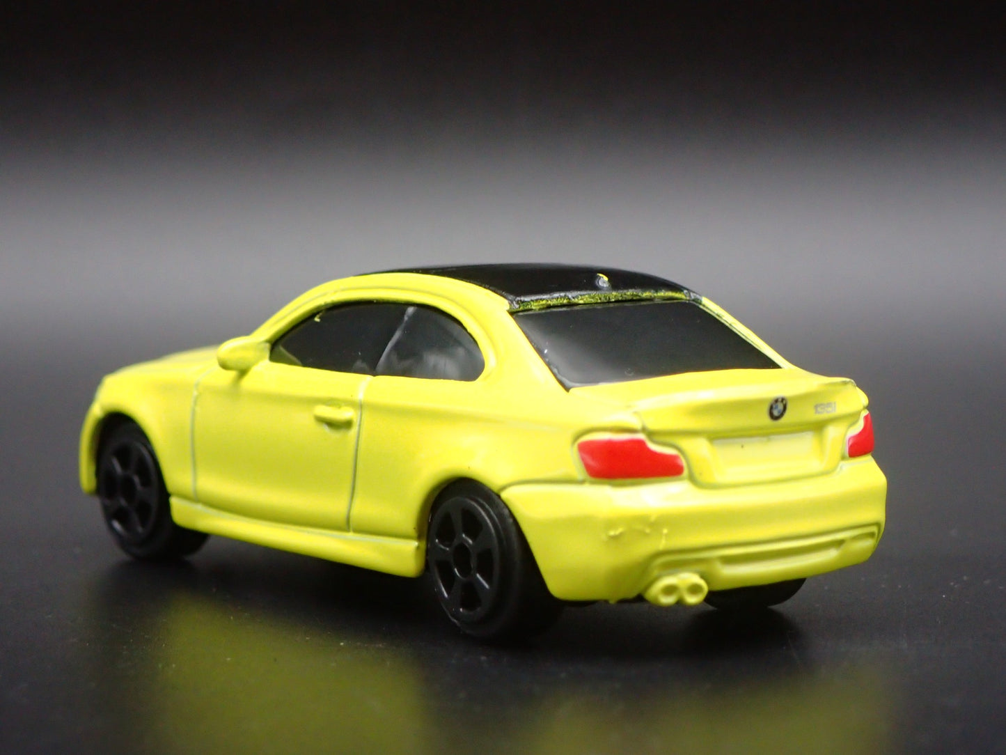 2004- 2010 BMW 1 COUPE E82 LIME 1:64 SCALE COLLECTIBLE DIORAMA DIECAST MODEL CAR