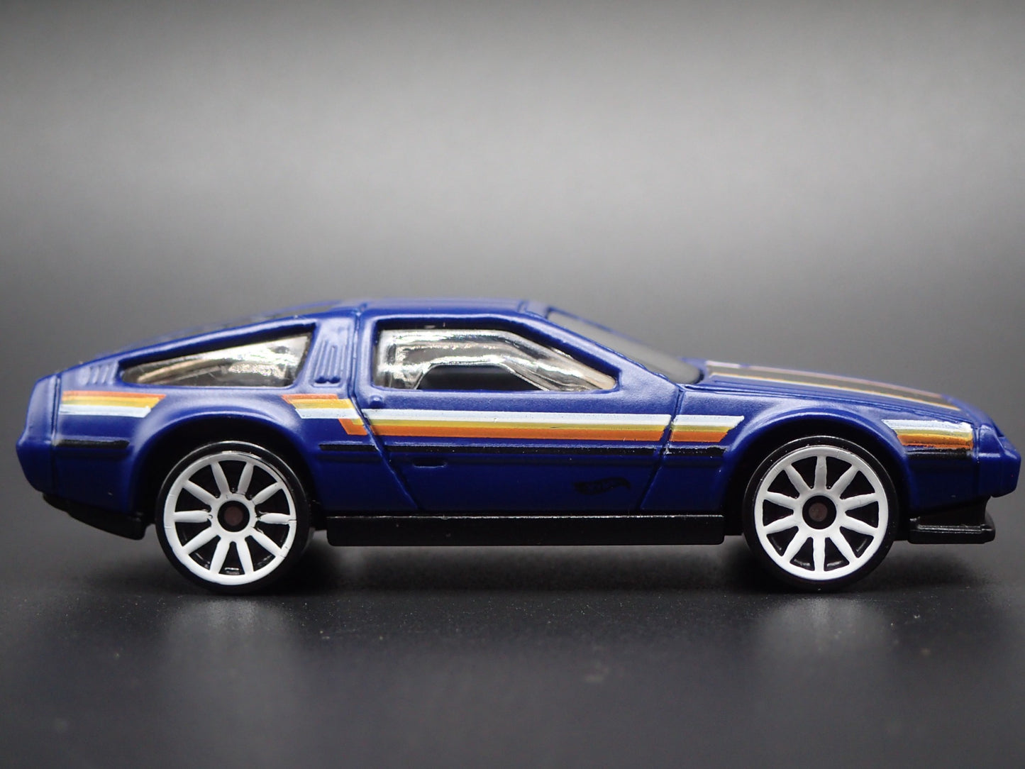 1981-1983 DMC DELOREAN BLUE 1:64 SCALE COLLECTIBLE DIORAMA DIECAST MODEL CAR