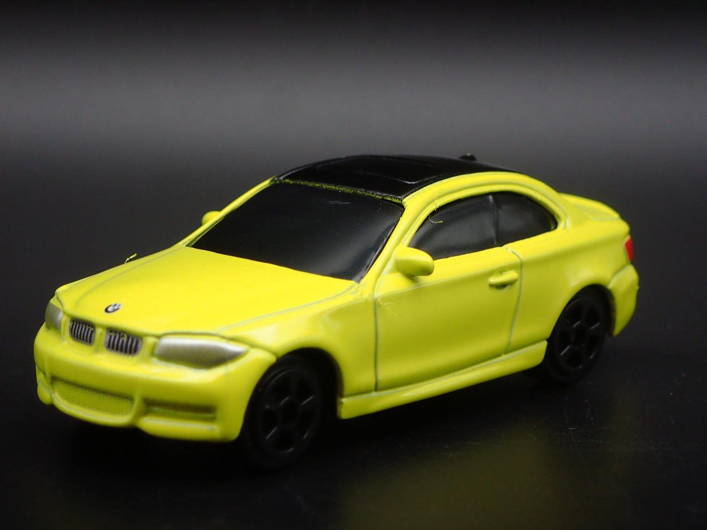 2004- 2010 BMW 1 COUPE E82 LIME 1:64 SCALE COLLECTIBLE DIORAMA DIECAST MODEL CAR