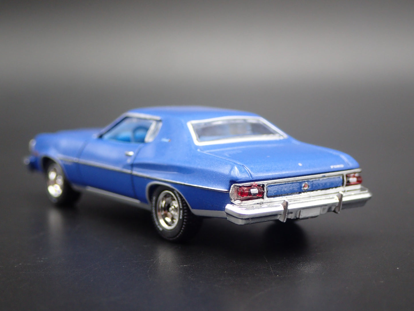 1974 74 FORD GRAN TORINO SPORT 1:64 SCALE COLLECTIBLE DIORAMA DIECAST MODEL CAR