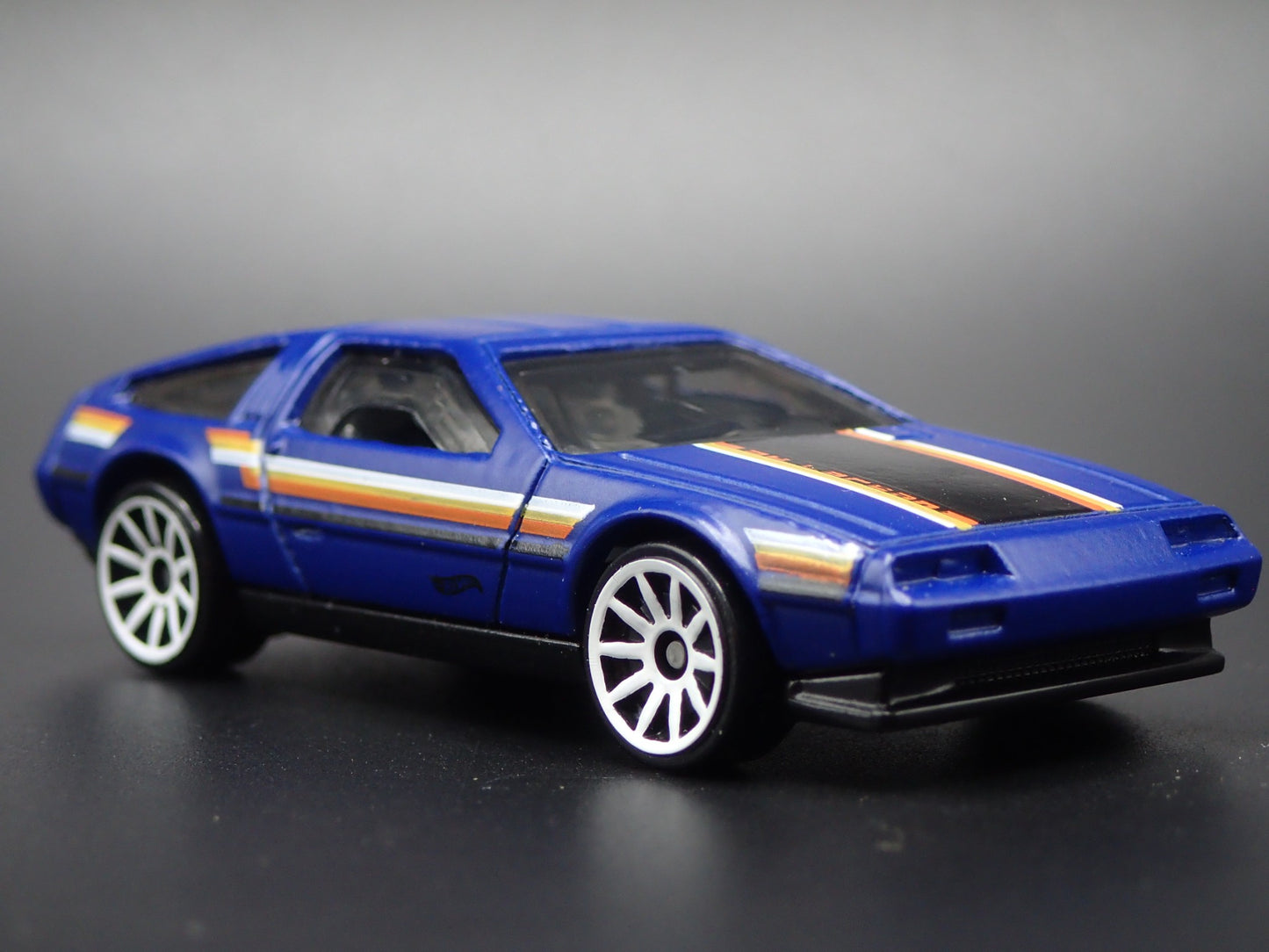 1981-1983 DMC DELOREAN BLUE 1:64 SCALE COLLECTIBLE DIORAMA DIECAST MODEL CAR