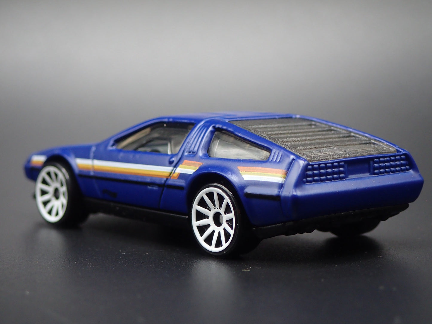 1981-1983 DMC DELOREAN BLUE 1:64 SCALE COLLECTIBLE DIORAMA DIECAST MODEL CAR