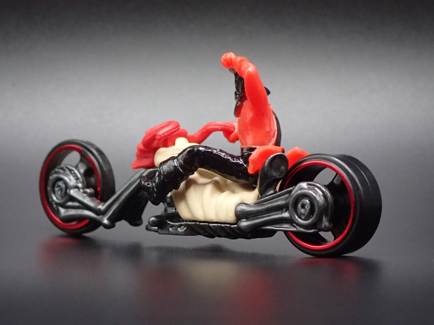 PIRATE MOTORCYCLE HOT WHEELS RED 1:64 HW SCALE DIORAMA DIECAST MODEL CAR
