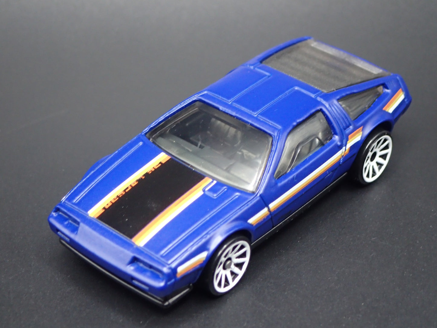 1981-1983 DMC DELOREAN BLUE 1:64 SCALE COLLECTIBLE DIORAMA DIECAST MODEL CAR