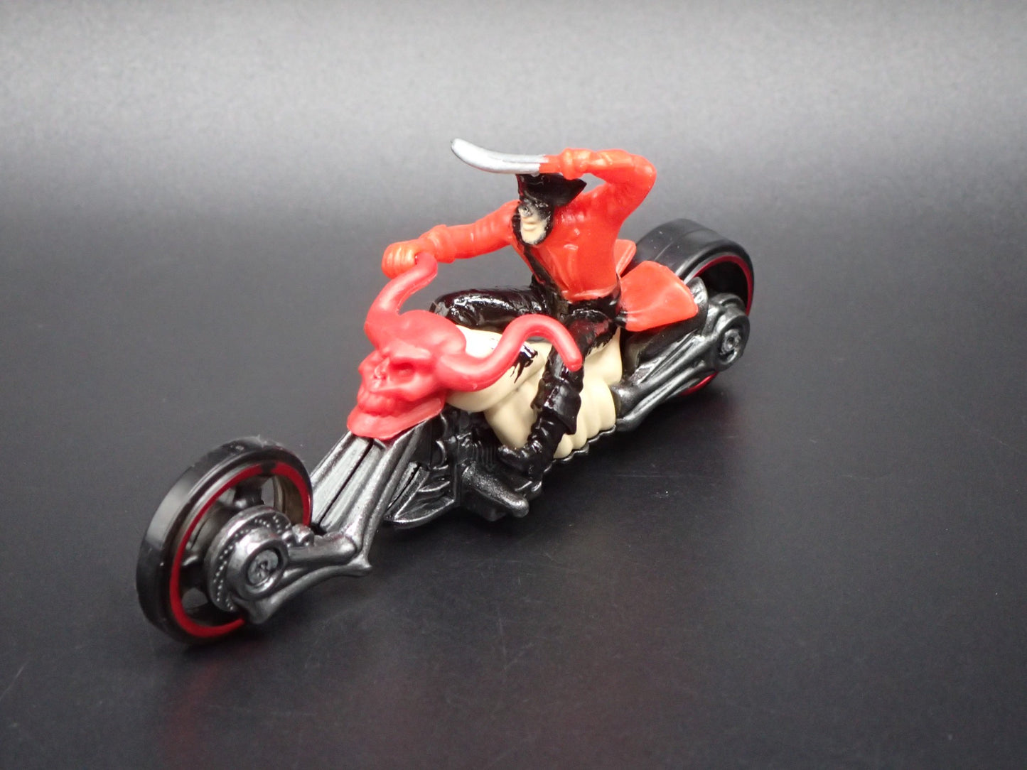 PIRATE MOTORCYCLE HOT WHEELS RED 1:64 HW SCALE DIORAMA DIECAST MODEL CAR
