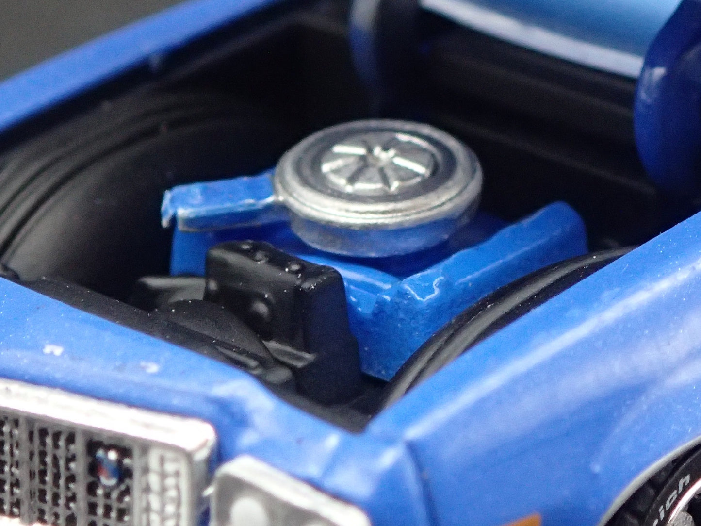 1974 74 FORD GRAN TORINO SPORT 1:64 SCALE COLLECTIBLE DIORAMA DIECAST MODEL CAR