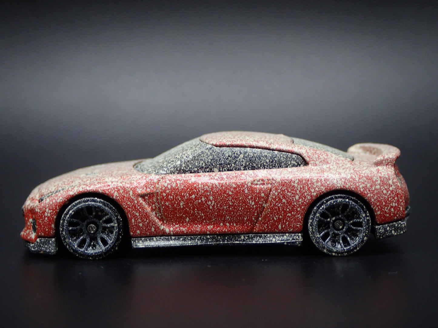 2007-2025 NISSAN GTR R35 SKYLINE ABANDONED 1:64 SCALE DIORAMA DIECAST MODEL CAR