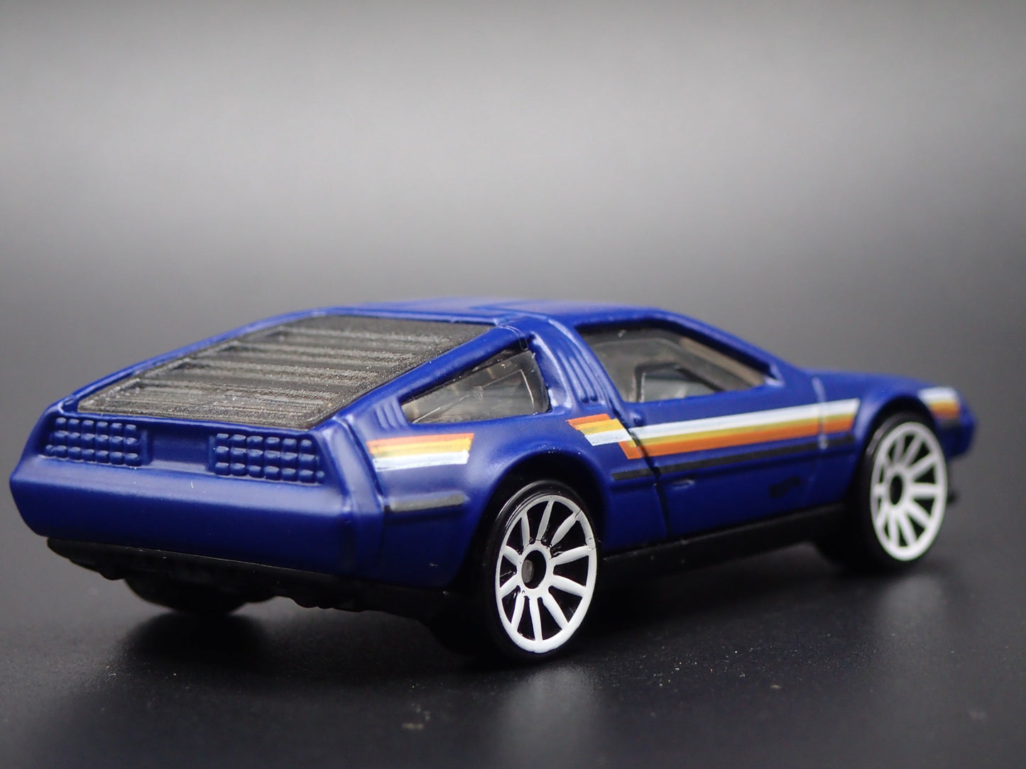 1981-1983 DMC DELOREAN BLUE 1:64 SCALE COLLECTIBLE DIORAMA DIECAST MODEL CAR