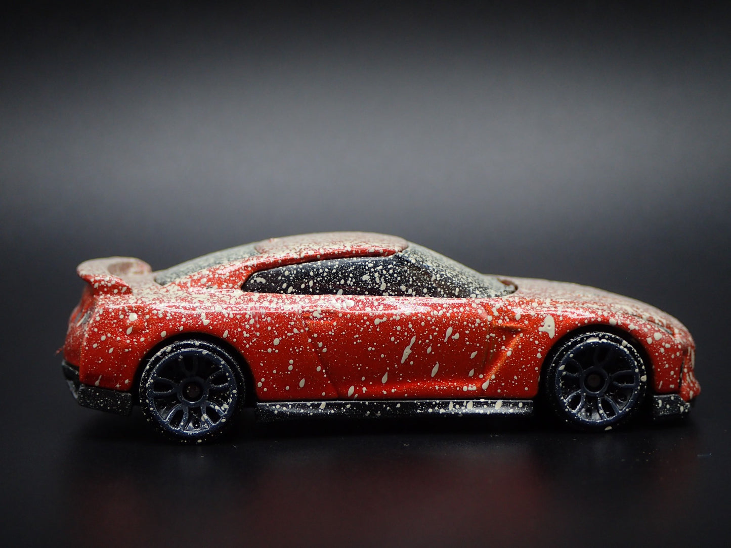 2007-2025 NISSAN GTR R35 SKYLINE ABANDONED 1:64 SCALE DIORAMA DIECAST MODEL CAR