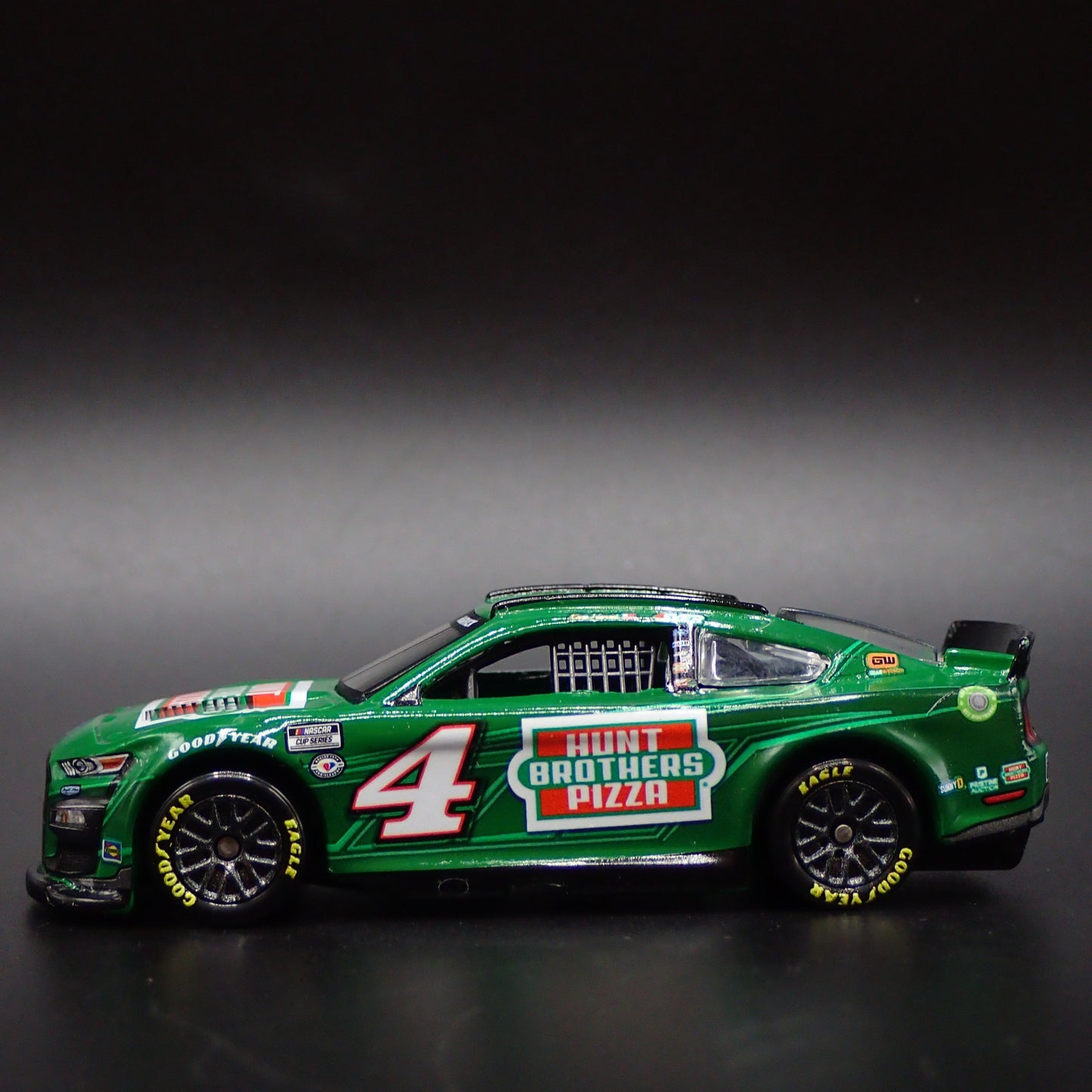 2023 MUSTANG #4 KEVIN HARVICK HUNT BROTHERS PIZZA NASCAR 1:64 DIECAST MODEL CAR