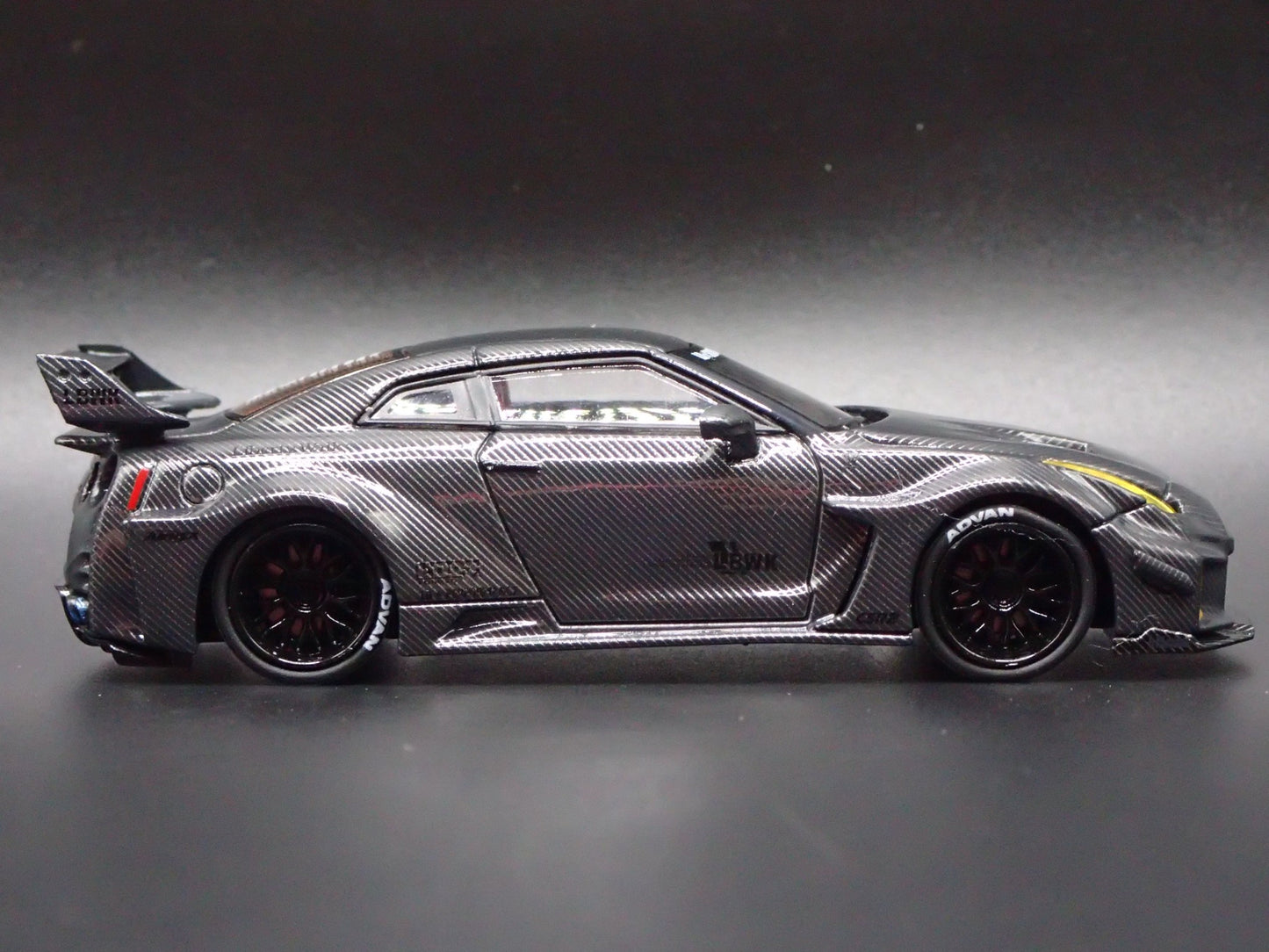 LBWK LB-SILHOUETTE WORKS GT NISSAN 35GT-RR R35 1:64 SCALE DIECAST MODEL CAR