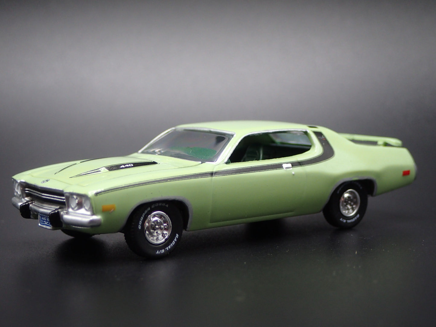 1973 73 PLYMOUTH ROAD RUNNER 1/64 SCALE COLLECTIBLE DIORAMA DIECAST MODEL CAR
