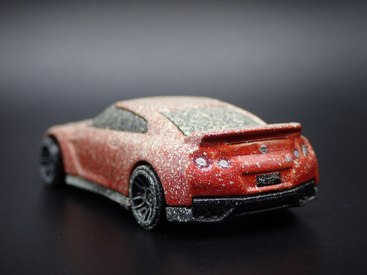 2007-2025 NISSAN GTR R35 SKYLINE ABANDONED 1:64 SCALE DIORAMA DIECAST MODEL CAR