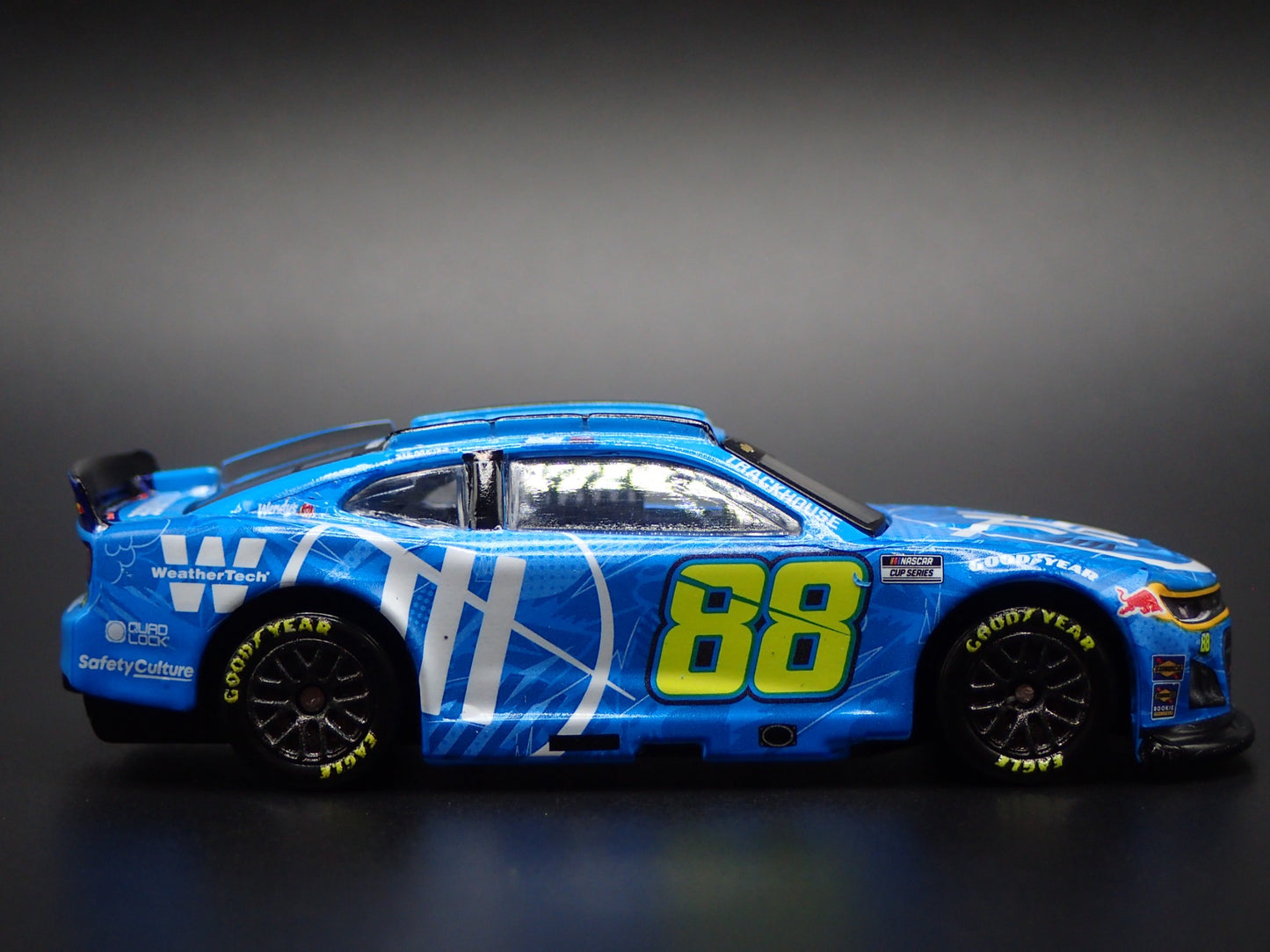 2025 25 CHEVY CAMARO 88 SHANE VAN GISBERGEN TRACKHOUSE NASCAR 1:64 DIECAST MODEL