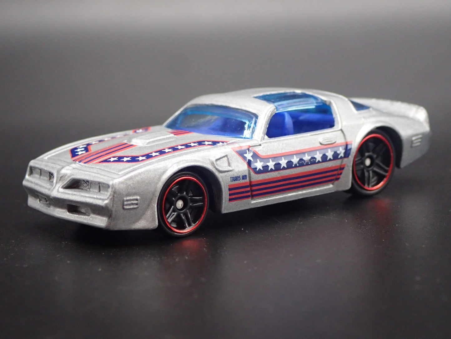 1977 77 PONTIAC FIREBIRD SILVER 1:64 SCALE COLLECTIBLE DIORAMA DIECAST MODEL CAR