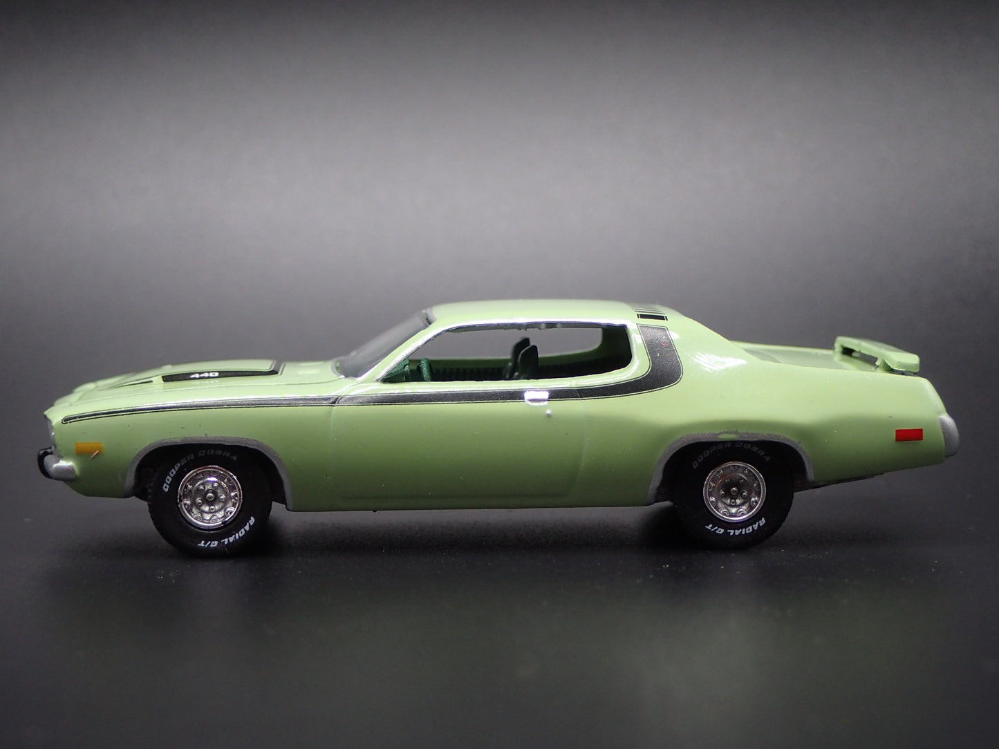 1973 73 PLYMOUTH ROAD RUNNER 1/64 SCALE COLLECTIBLE DIORAMA DIECAST MODEL CAR