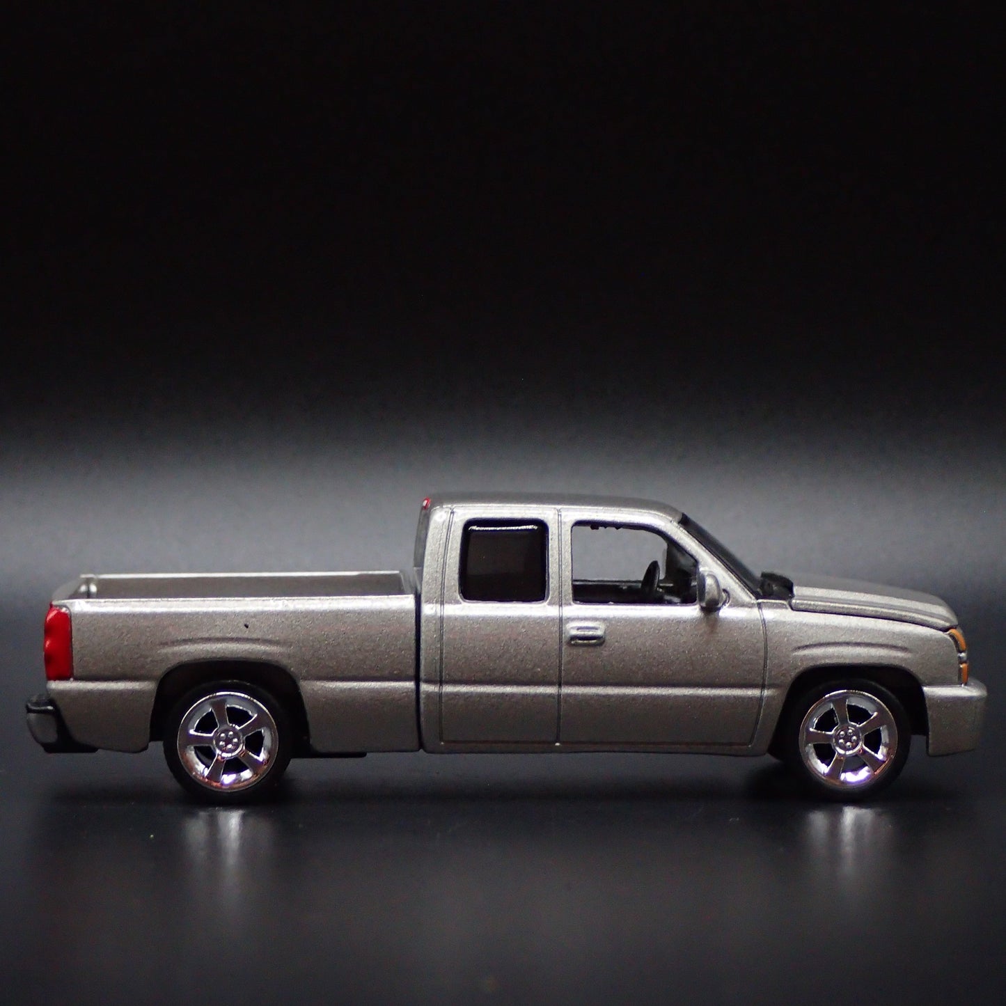 2003-2006 CHEVY CHEVROLET SILVERADO TRUCK SS CATEYE 1:64 SCALE DIECAST MODEL CAR