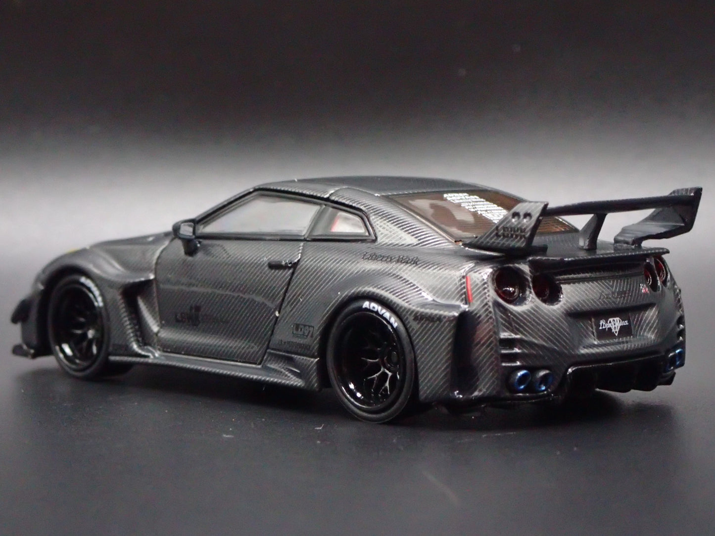 LBWK LB-SILHOUETTE WORKS GT NISSAN 35GT-RR R35 1:64 SCALE DIECAST MODEL CAR
