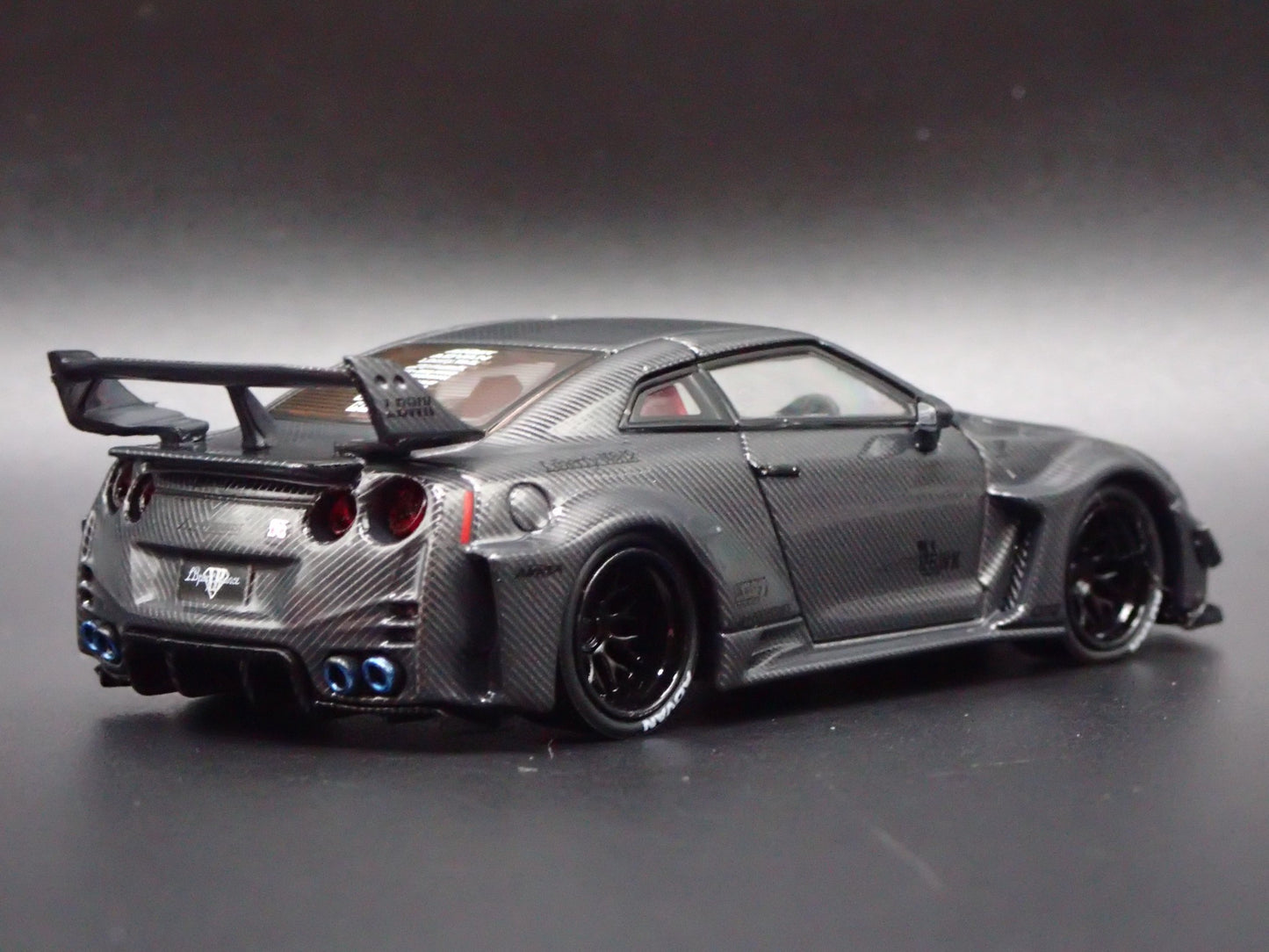 LBWK LB-SILHOUETTE WORKS GT NISSAN 35GT-RR R35 1:64 SCALE DIECAST MODEL CAR