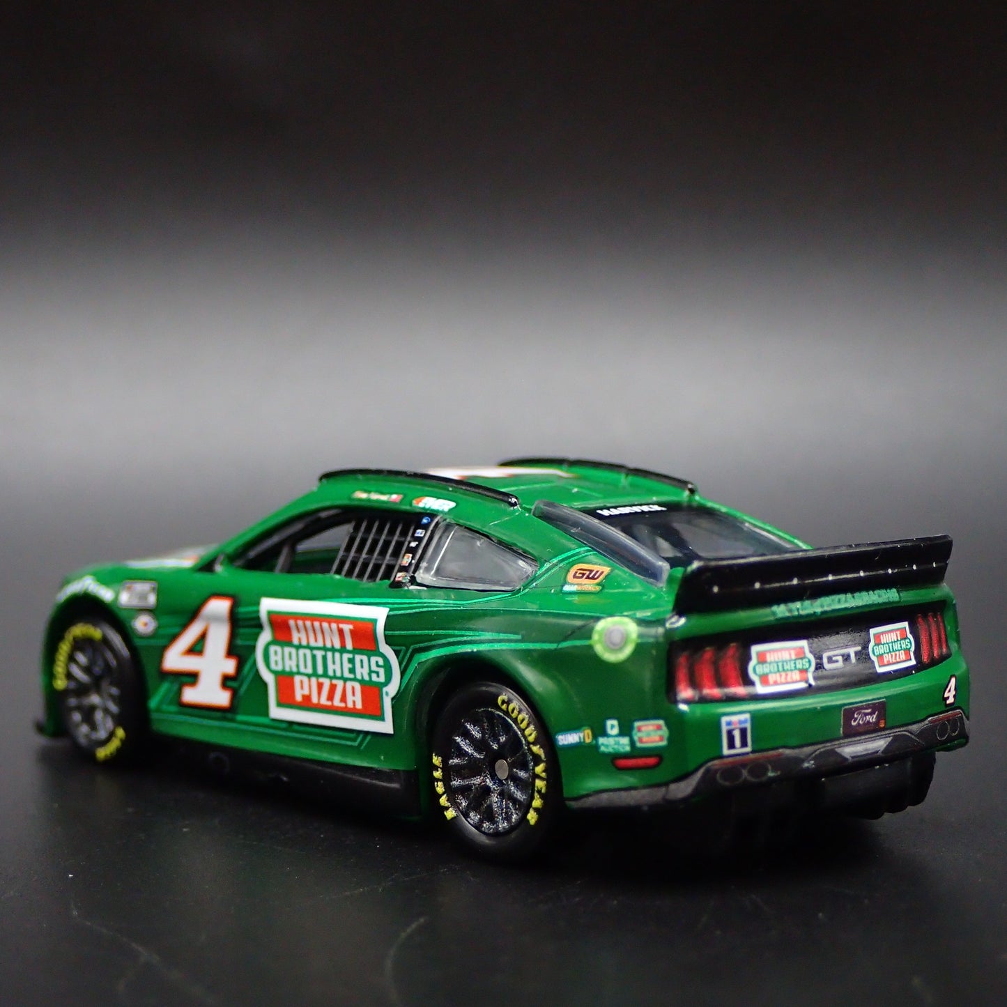 2023 MUSTANG #4 KEVIN HARVICK HUNT BROTHERS PIZZA NASCAR 1:64 DIECAST MODEL CAR