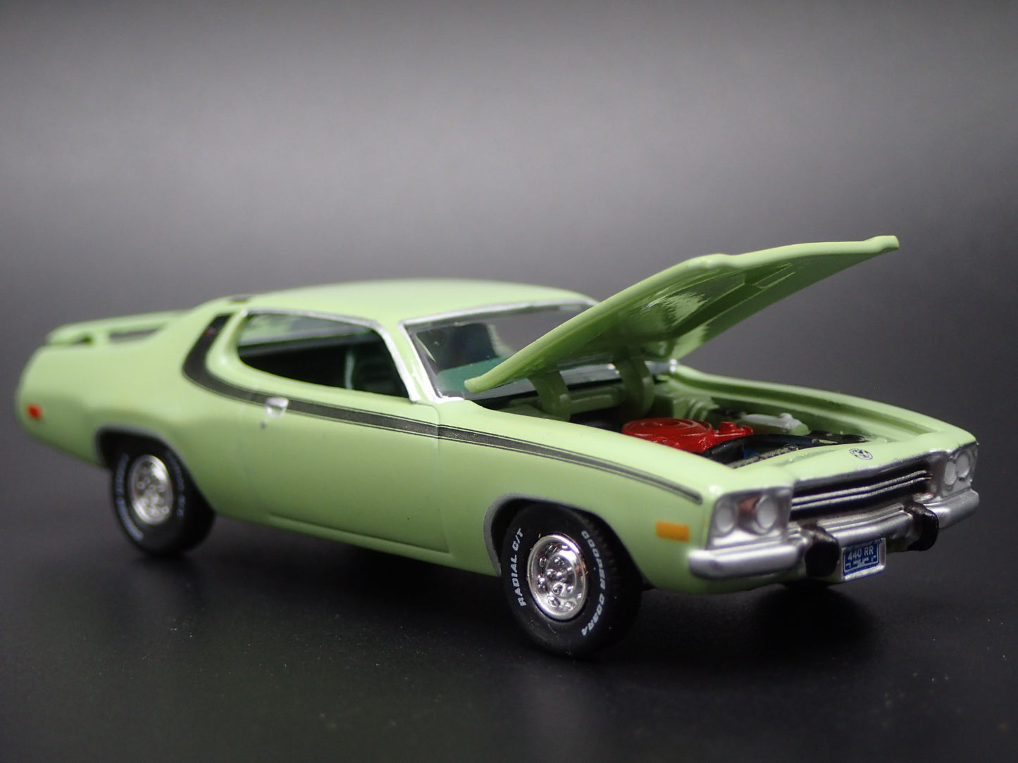 1973 73 PLYMOUTH ROAD RUNNER 1/64 SCALE COLLECTIBLE DIORAMA DIECAST MODEL CAR