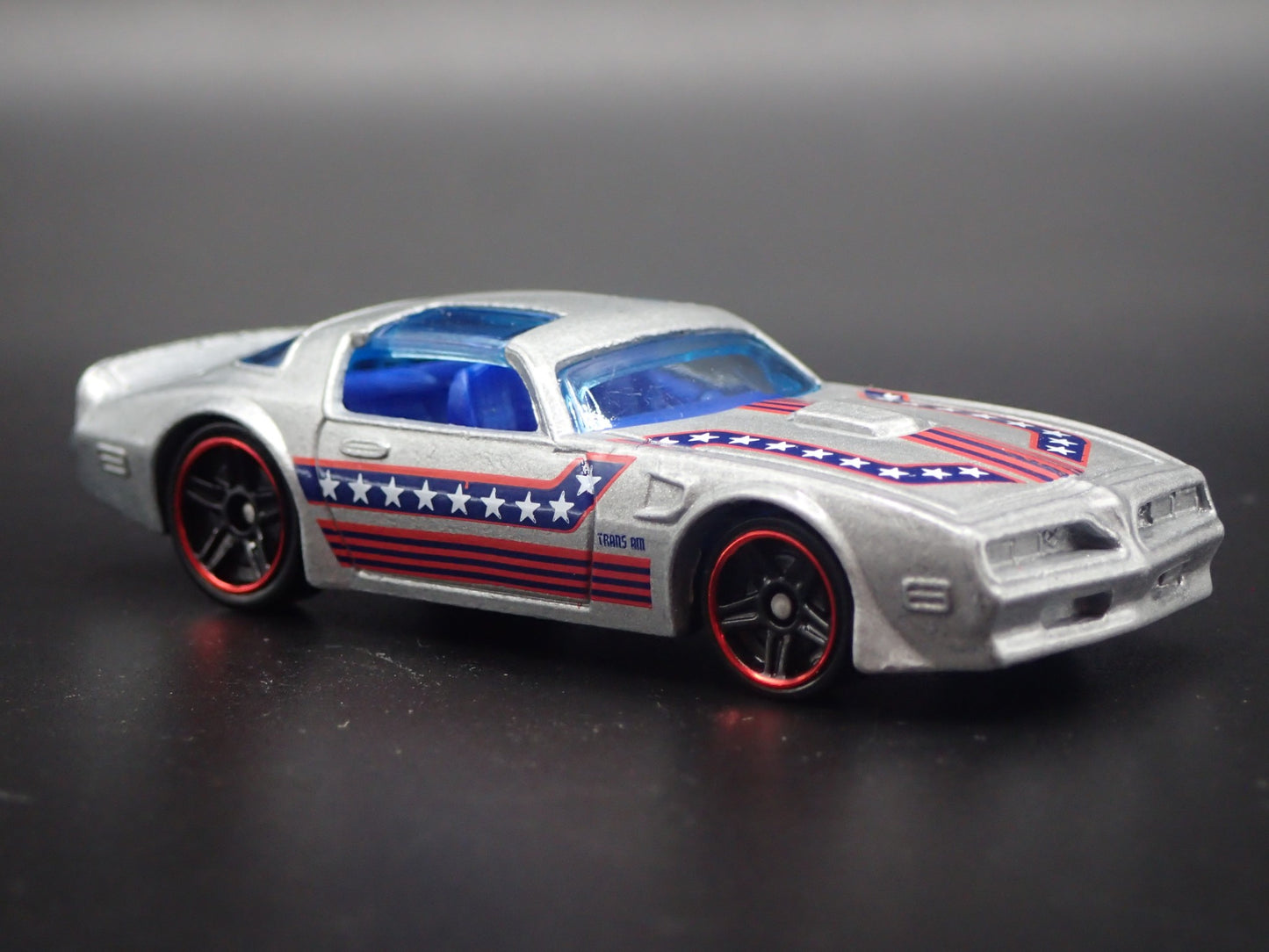 1977 77 PONTIAC FIREBIRD SILVER 1:64 SCALE COLLECTIBLE DIORAMA DIECAST MODEL CAR