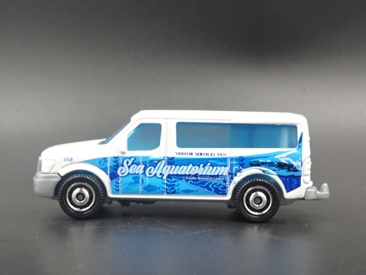 2012-2021 NISSAN NV VAN AQUATORIUM W HITCH 1:64 SCALE DIORAMA DIECAST MODEL CAR