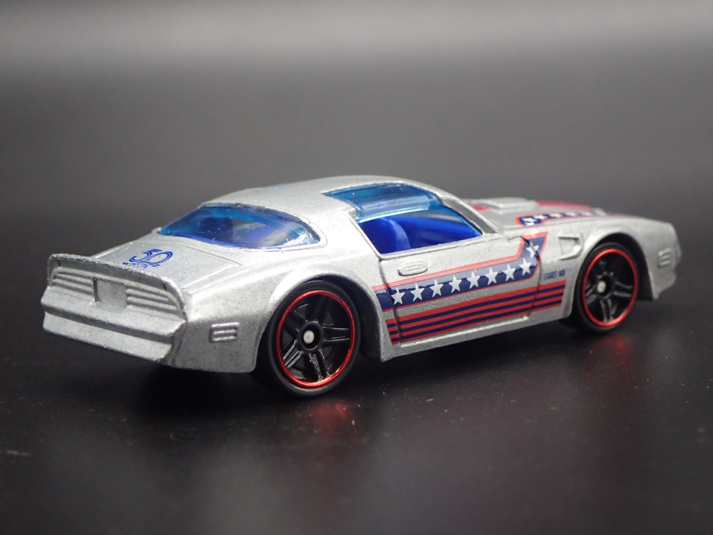 1977 77 PONTIAC FIREBIRD SILVER 1:64 SCALE COLLECTIBLE DIORAMA DIECAST MODEL CAR