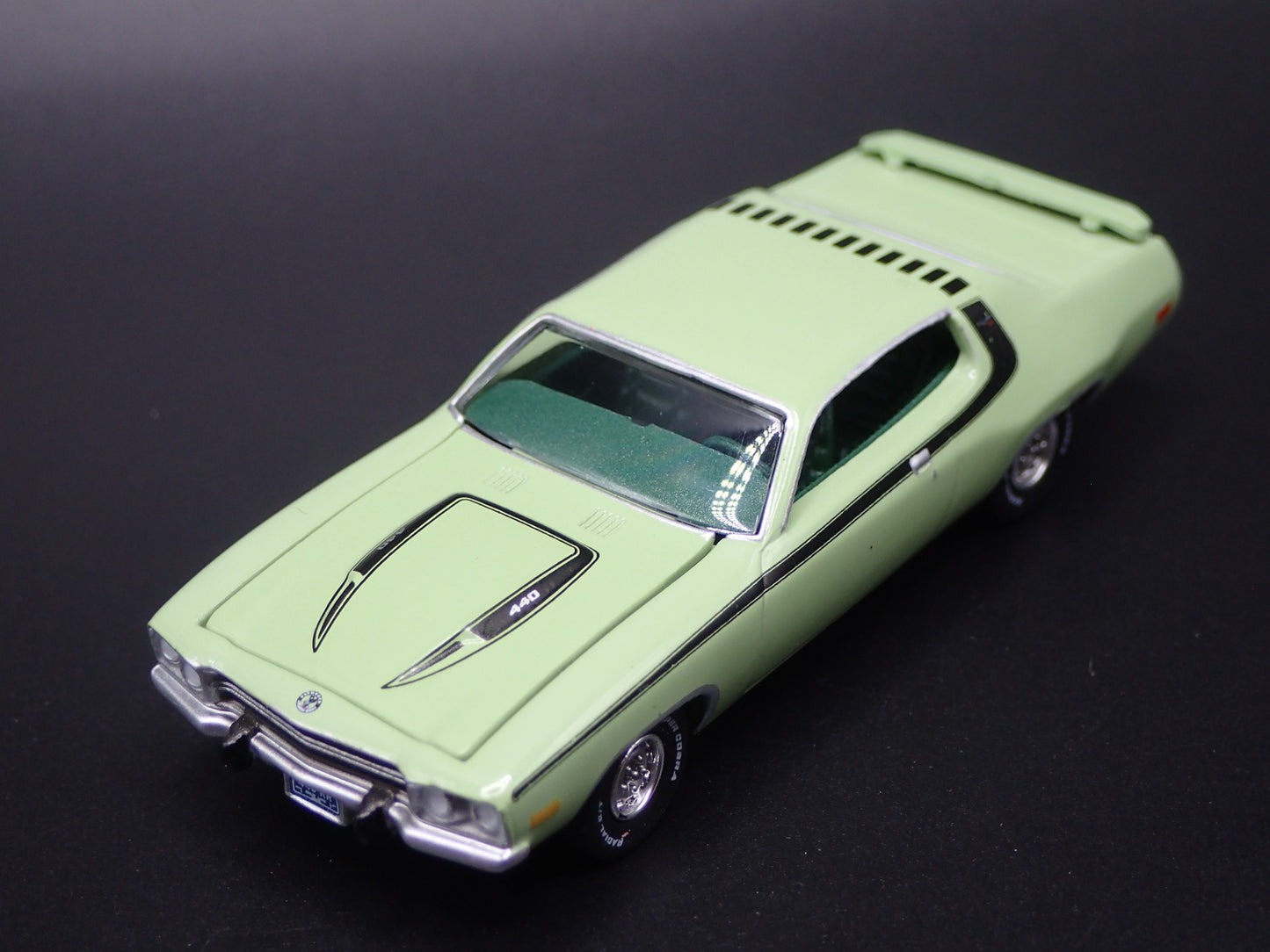 1973 73 PLYMOUTH ROAD RUNNER 1/64 SCALE COLLECTIBLE DIORAMA DIECAST MODEL CAR