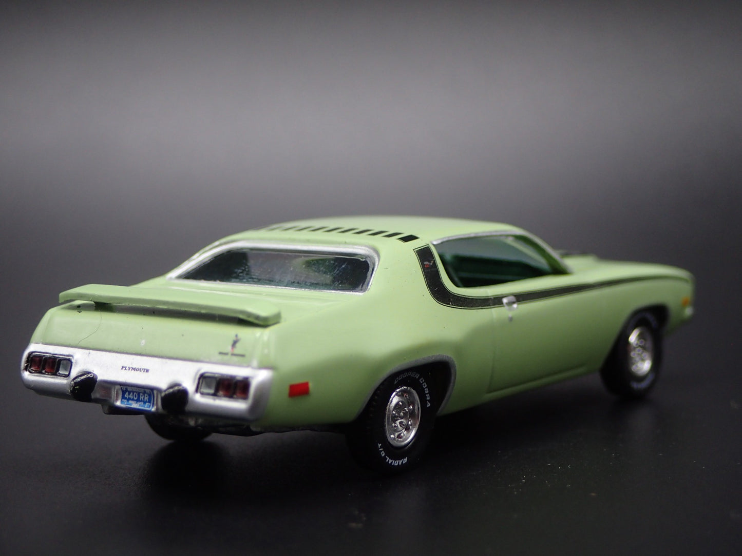 1973 73 PLYMOUTH ROAD RUNNER 1/64 SCALE COLLECTIBLE DIORAMA DIECAST MODEL CAR