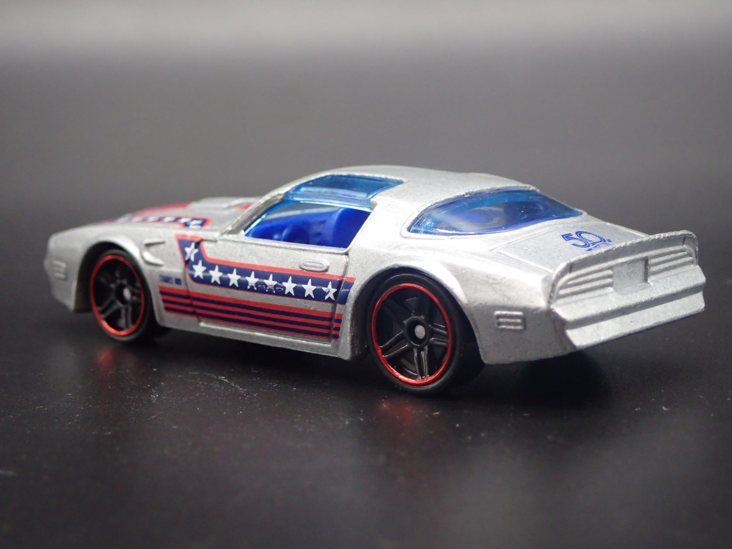 1977 77 PONTIAC FIREBIRD SILVER 1:64 SCALE COLLECTIBLE DIORAMA DIECAST MODEL CAR