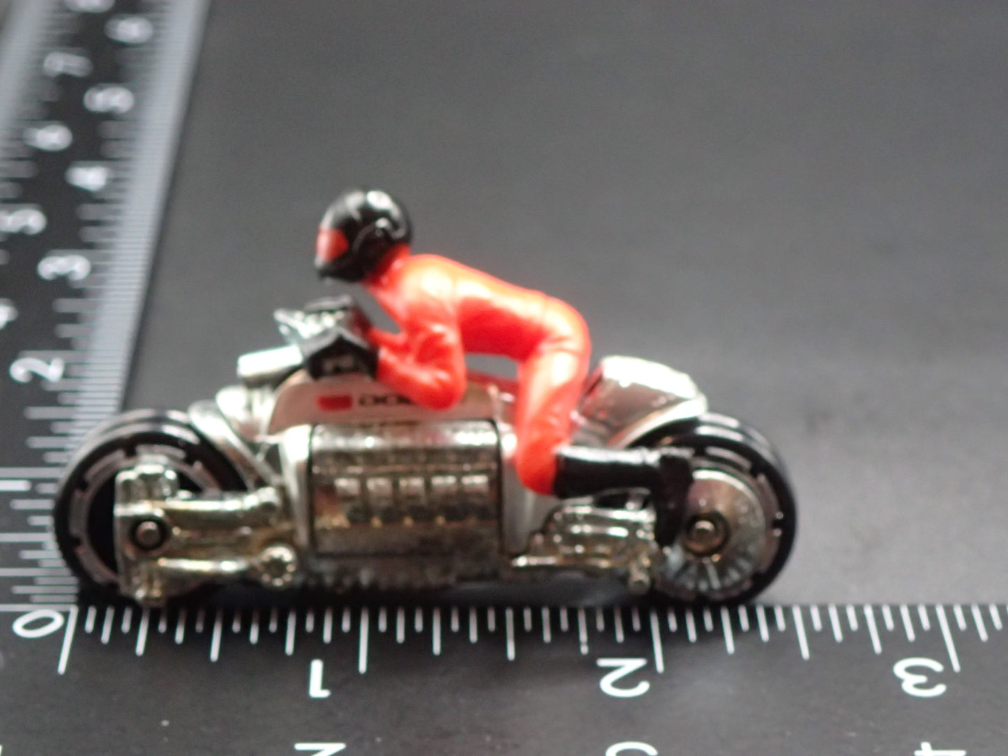 DODGE TOMAHAWK MOTORCYCLE HOT WHEELS 1:64 HW SCALE DIORAMA DIECAST MODEL CAR
