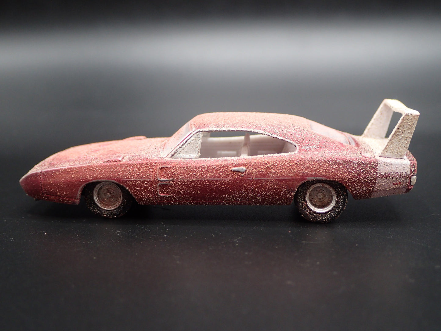 1969 69 DODGE CHARGER DAYTONA CUSTOM BARN FIND RARE 1:64 SCALE DIECAST MODEL CAR