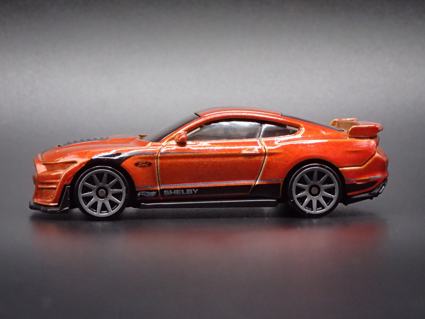 2020-2023 FORD MUSTANG SHELBY GT500 ORANGE 1:64 SCALE DIORAMA DIECAST MODEL CAR